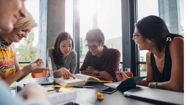 Gambar Artikel Pergaulan Mahasiswa Di Indonesia: Antara Kebebasan, Tanggung Jawab, Dan Pembentukan Karakter