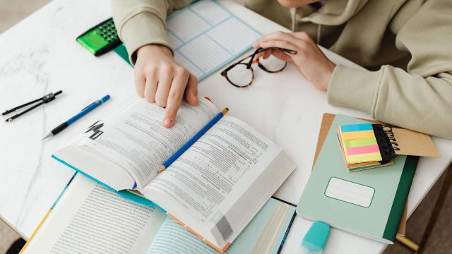 Gambar Artikel Transformasi Universitas Di Indonesia: Mencetak Mahasiswa Berdaya Saing Melalui Pendidikan Inklusif Dan Kurikulum Modern