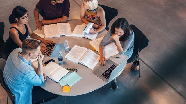 Gambar Artikel Integrasi Pendidikan Karakter Dalam Kurikulum Universitas Untuk Meningkatkan Kualitas Mahasiswa Indonesia