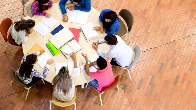 Gambar Artikel Mendorong Kreativitas Mahasiswa Melalui Kurikulum Fleksibel Dan Pendidikan Inklusif Di Universitas Indonesia