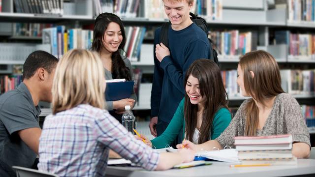 Gambar Artikel Penguatan Daya Saing Mahasiswa Melalui Integrasi Kurikulum Adaptif, Pendidikan Inklusif, Dan Karakter Di Indonesia