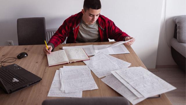 Gambar Artikel Mahasiswa Mandiri: Membangun Kemandirian Belajar Dan Karakter Di Lingkungan Perguruan Tinggi