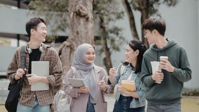 Gambar Artikel Mahasiswa Berdaya Saing Tinggi: Strategi Menghadapi Dunia Kerja Melalui Pendidikan Dan Pengembangan Diri