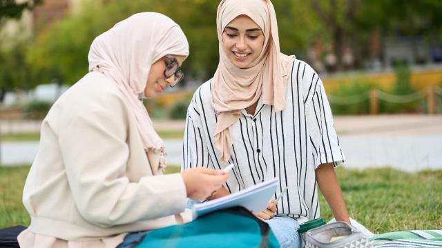 Gambar Artikel Mahasiswa Tangguh Mental: Mengelola Tekanan, Menjaga Relasi, Dan Tetap Berprestasi Di Kampus