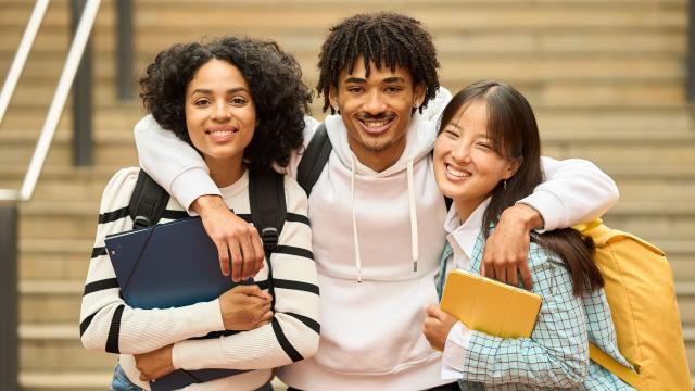 Gambar Artikel Mahasiswa Beretika Digital: Bijak Bermedia Sosial Dan Menjaga Kesehatan Mental Di Era Informasi