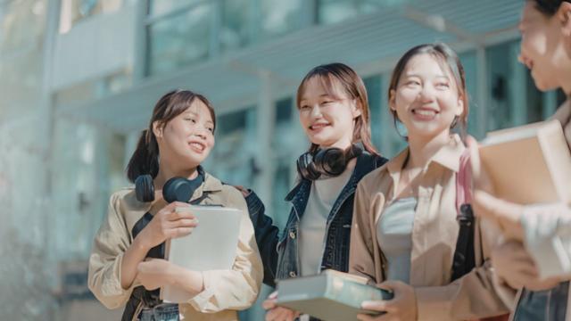 Gambar Artikel Mahasiswa Seimbang: Menjaga Harmoni Antara Akademik, Sosial, Dan Kesehatan Di Kehidupan Kampus