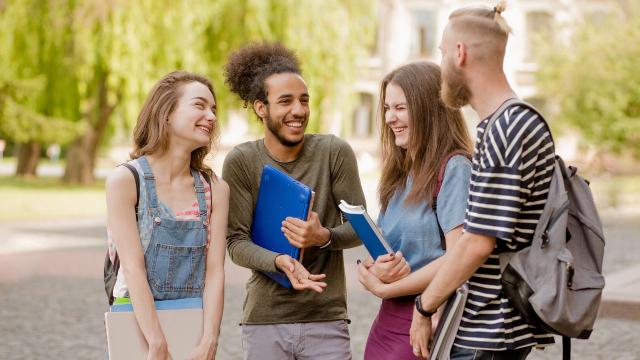 Gambar Artikel Mahasiswa Kreatif Solutif: Menggabungkan Ide, Aksi, Dan Kepedulian Dalam Kehidupan Kampus