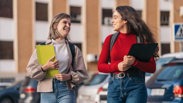 Gambar Artikel Mahasiswa Multitalenta: Menggabungkan Akademik, Organisasi, Dan Kreativitas