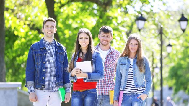 Gambar Artikel Mahasiswa Berprestasi: Menyeimbangkan Akademik, Organisasi, Dan Kesehatan