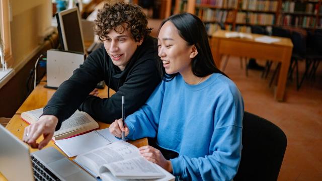 Gambar Artikel Mahasiswa Dan Kepemimpinan Sosial: Menggerakkan Perubahan Dari Lingkungan Sekitar