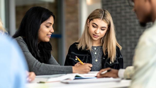 Gambar Artikel Mahasiswa Dan Pengembangan Soft Skill: Bekal Penting Menuju Dunia Kerja