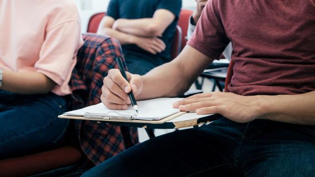 Gambar Artikel Mahasiswa Cerdas Dan Seimbang: Mengelola Organisasi, Pergaulan, Dan Kesehatan Di Era Modern