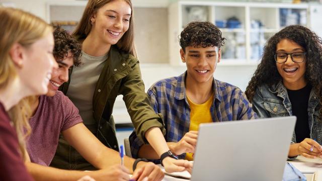 Gambar Artikel Mahasiswa Visioner: Mengelola Waktu, Organisasi, Dan Pergaulan Untuk Masa Depan Yang Lebih Baik