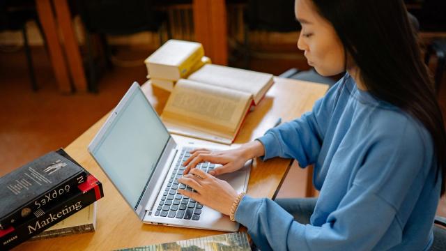 Gambar Artikel Mahasiswa Inovatif: Mengembangkan Kreativitas Melalui Organisasi, Pergaulan, Dan Pola Hidup Sehat