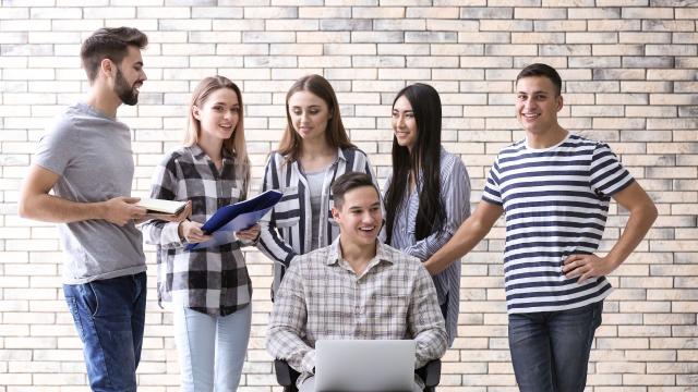 Mahasiswa Dan Kemampuan Inisiatif: Membangun Sikap Proaktif Dalam Organisasi, Pergaulan, Dan Kesehatan