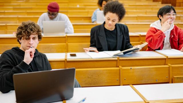 Gambar Artikel Mahasiswa Dan Kemampuan Negosiasi: Menemukan Kesepakatan Dalam Organisasi, Pergaulan, Dan Kehidupan Kampus