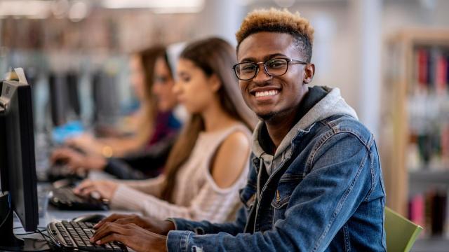 Gambar Artikel Mahasiswa Kreatif Digital: Menggabungkan Seni, Teknologi, Dan Produktivitas