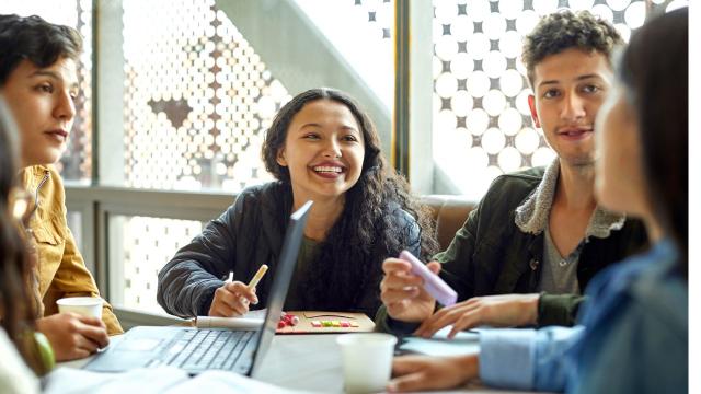 Gambar Artikel Mahasiswa Ambisius: Mengejar Prestasi Tanpa Kehilangan Keseimbangan Hidup