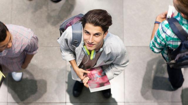 Gambar Artikel Mahasiswa Pemburu Beasiswa: Strategi Mewujudkan Studi Impian Ke Luar Negeri