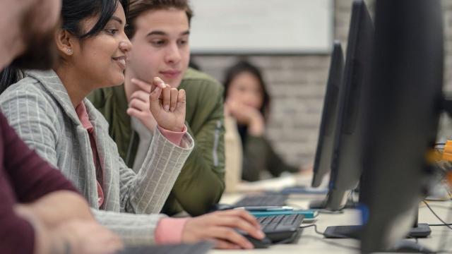 Pendidikan Vokasi Di Perguruan Tinggi: Menjembatani Kebutuhan Industri Dan Dunia Akademik