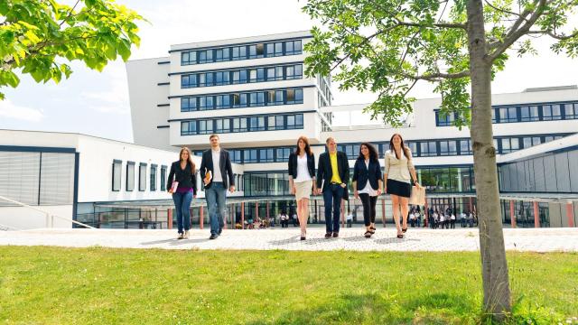 Gambar Artikel Perbandingan Kuliah Daring Dan Luring: Menentukan Model Pembelajaran Yang Efektif Di Kampus