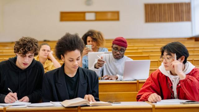 Gambar Artikel Mahasiswa Dan Tantangan Konsistensi Dalam Mencapai Tujuan Akademik