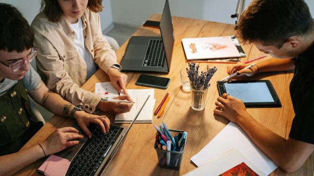 Gambar Artikel Mahasiswa Dan Pentingnya Disiplin Diri Dalam Mencapai Kesuksesan Akademik