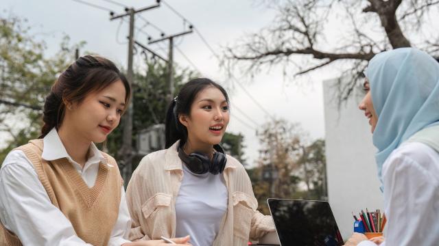 Gambar Artikel Mahasiswa Di Era Kompetisi Global: Strategi Meningkatkan Daya Saing Sejak Bangku Kuliah