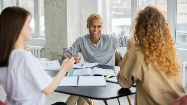 Gambar Artikel Mahasiswa Dan Kehidupan Organisasi: Membangun Soft Skill Di Luar Ruang Kelas