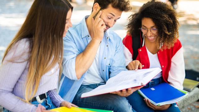 Gambar Artikel Mahasiswa Dan Strategi Menghadapi Dunia Kerja: Persiapan Sejak Di Bangku Kuliah