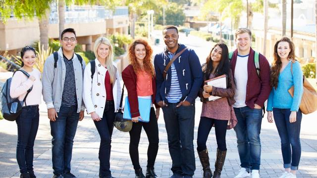 Gambar Artikel Mahasiswa Dan Literasi Digital: Mempersiapkan Generasi Melek Teknologi