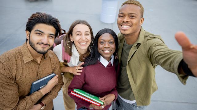 Gambar Artikel Mahasiswa Dan Kepemimpinan Sosial: Membentuk Generasi Pemimpin Masa Depan