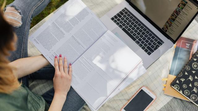 Gambar Artikel Mahasiswa Dan Kontribusi Terhadap Ekonomi Kreatif: Mendorong Inovasi Dan Produktivitas