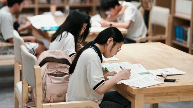 Gambar Artikel Mahasiswa Dan Pengembangan Budaya Literasi Digital: Membentuk Generasi Melek Teknologi