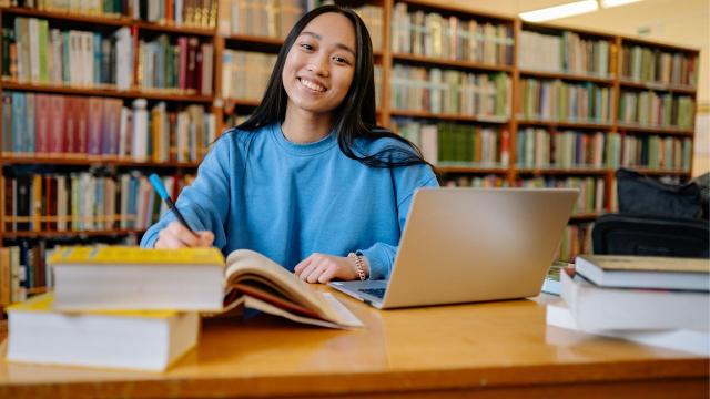 Mahasiswa Dan Pengembangan Industri Kreatif Berbasis Teknologi: Menjadi Pionir Ekonomi Kreatif