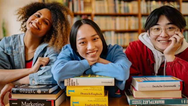 Gambar Artikel Mahasiswa Dan Peran Dalam Pengembangan Pariwisata Berkelanjutan: Menjadi Agen Pembangunan Budaya Dan Ekonomi