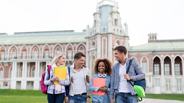 Mahasiswa Dan Pengembangan Ekonomi Kreatif Digital: Mendorong Inovasi Bisnis Dan Budaya