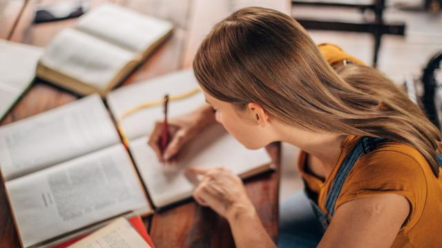 Gambar Artikel Mahasiswa Dan Pengembangan Kewirausahaan Berbasis Teknologi: Mendorong Inovasi Dan Kreativitas Digital