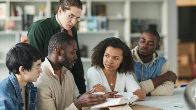 Optimalisasi Peran Mahasiswa Melalui Kurikulum Inovatif Dan Pendidikan Inklusif Di Era Modern