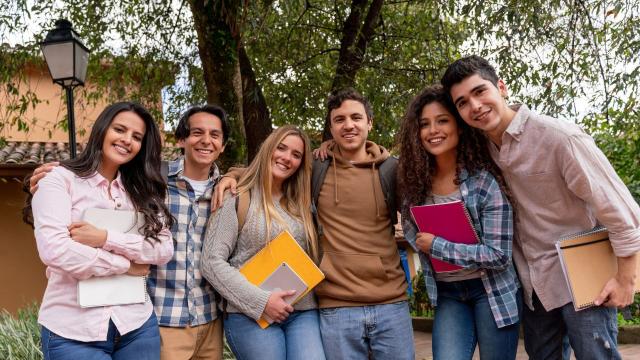 Peran Kurikulum Adaptif Dalam Membentuk Kesehatan Mental, Karakter, Dan Pergaulan Mahasiswa Di Era Modern