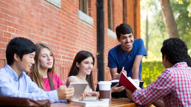 Gambar Artikel Penguatan Kesejahteraan Holistik Mahasiswa Melalui Kurikulum Adaptif, Pendidikan Inklusif, Dan Pengembangan Karakter