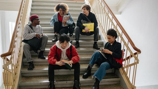 Gambar Artikel Penguatan Kemandirian Mahasiswa Indonesia Melalui Pendidikan Adaptif, Organisasi, Dan Literasi Digital