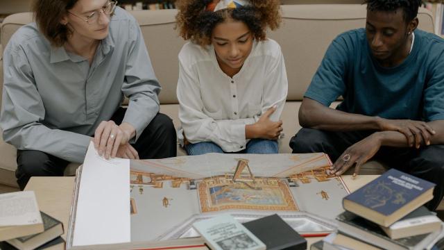 Gambar Artikel Mahasiswa Indonesia Dan Peran Investasi Dalam Membangun Masa Depan Finansial