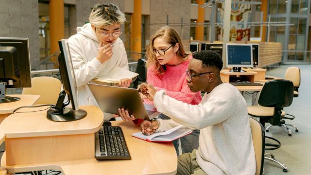Mahasiswa Indonesia Dan Pentingnya Motivasi Belajar Dalam Mencapai Prestasi Akademik