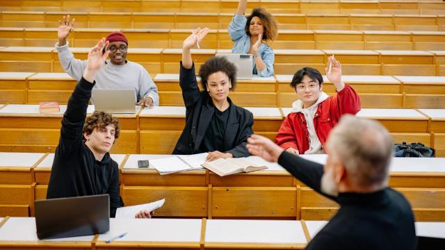 Gambar Artikel Mahasiswa Indonesia Dan Tantangan Adaptasi Di Lingkungan Kampus Modern