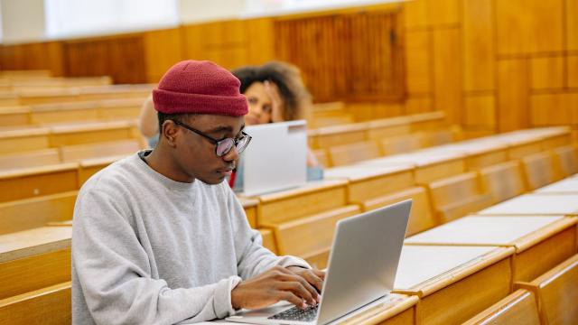 Gambar Artikel Mahasiswa Indonesia Dan Peran Ekonomi Digital Dalam Transformasi Dunia Kampus