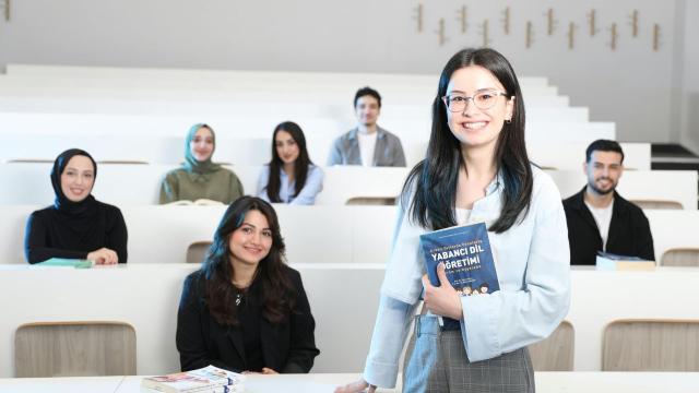 Gambar Artikel Mahasiswa Masa Kini: Antara Tantangan Akademik, Kehidupan Sosial, Dan Keseimbangan Diri