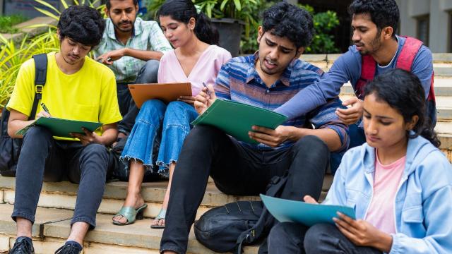 Gambar Artikel Mahasiswa Dan Keseimbangan Hidup: Menata Akademik, Sosial, Dan Kesehatan Secara Bijak