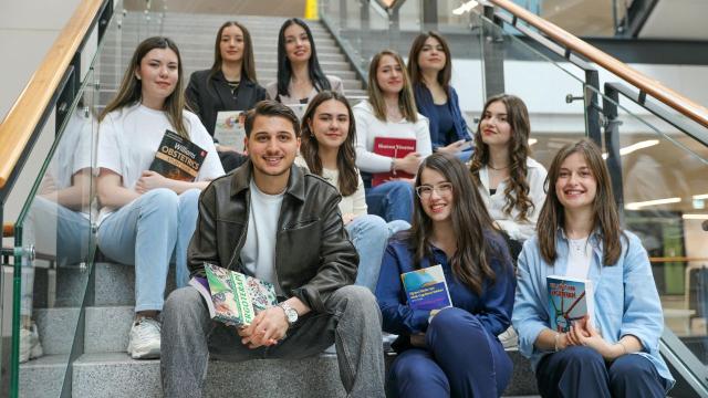 Gambar Artikel Mahasiswa Dan Tantangan Era Modern: Menyeimbangkan Akademik, Sosial, Dan Kesehatan