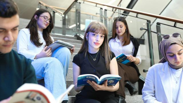 Gambar Artikel Mahasiswa Dan Penguatan Karakter Di Era Kompetitif: Fondasi Etika, Akademik, Dan Kesehatan